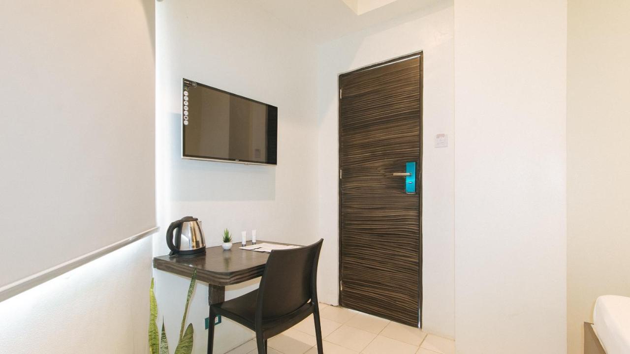 Urbanview At San Antonio'S Place Sampaloc Manila Bagian luar foto