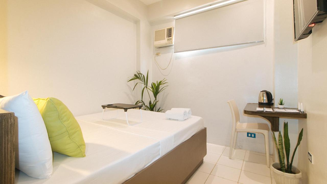 Urbanview At San Antonio'S Place Sampaloc Manila Bagian luar foto