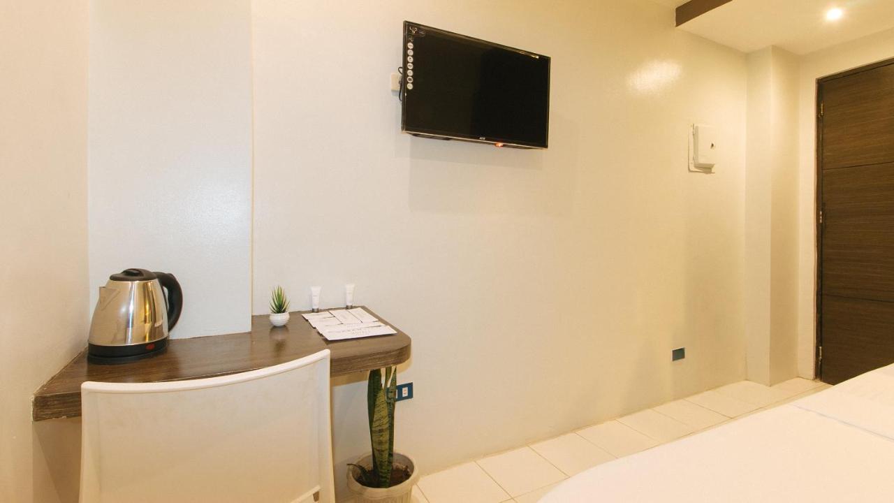 Urbanview At San Antonio'S Place Sampaloc Manila Bagian luar foto